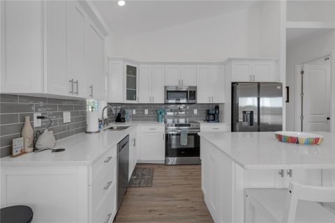 House in Tampa, Florida 4 bedrooms, 278.71 sq.m. № 1795175 - photo 17