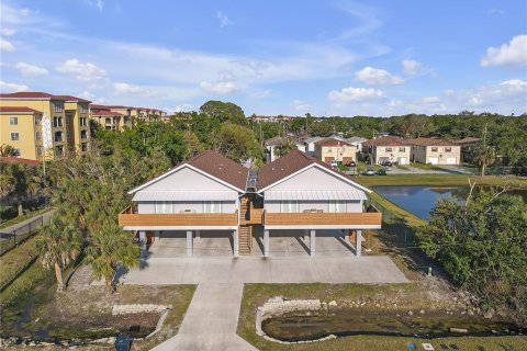 House in Tampa, Florida 4 bedrooms, 278.71 sq.m. № 1795175 - photo 2