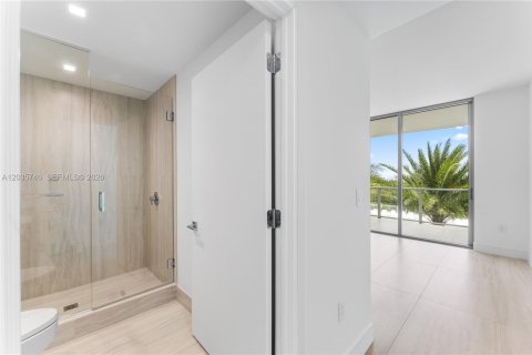 Condominio en alquiler en North Miami, Florida, 3 dormitorios, 197.88 m2 № 2085759 - foto 23