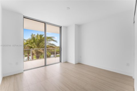 Condominio en alquiler en North Miami, Florida, 3 dormitorios, 197.88 m2 № 2085759 - foto 17
