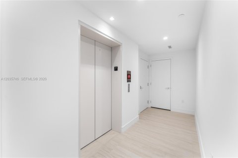 Condominio en alquiler en North Miami, Florida, 3 dormitorios, 197.88 m2 № 2085759 - foto 27