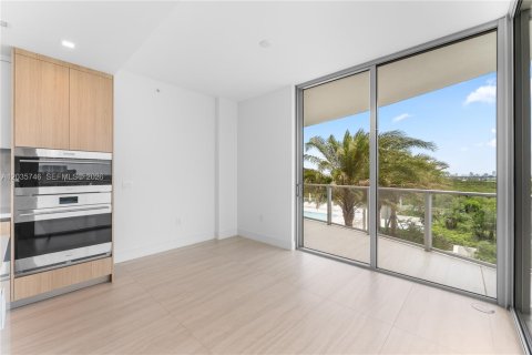 Condominio en alquiler en North Miami, Florida, 3 dormitorios, 197.88 m2 № 2085759 - foto 10