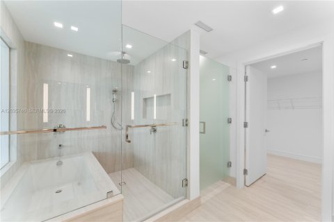 Condominio en alquiler en North Miami, Florida, 3 dormitorios, 197.88 m2 № 2085759 - foto 15