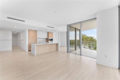 Condominio en alquiler en North Miami, Florida, 3 dormitorios, 197.88 m2 № 2085759 - foto 2