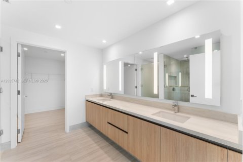 Condominio en alquiler en North Miami, Florida, 3 dormitorios, 197.88 m2 № 2085759 - foto 16