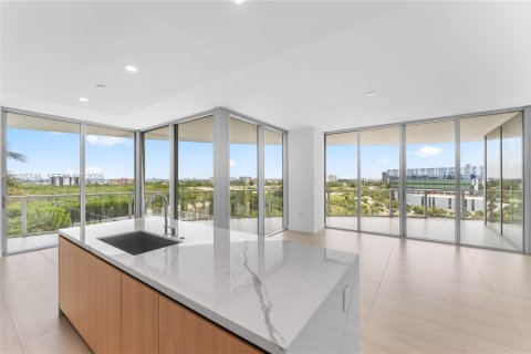 Condominio en alquiler en North Miami, Florida, 3 dormitorios, 197.88 m2 № 2085759 - foto 5