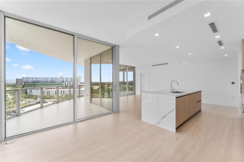 Condominio en alquiler en North Miami, Florida, 3 dormitorios, 197.88 m2 № 2085759 - foto 3