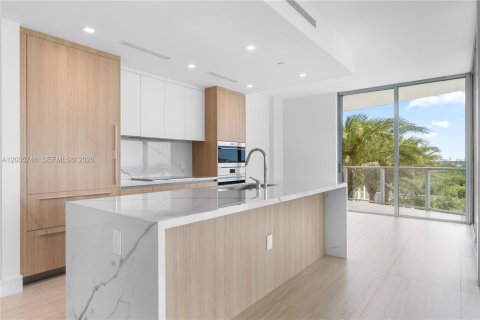 Condominio en alquiler en North Miami, Florida, 3 dormitorios, 197.88 m2 № 2085759 - foto 9