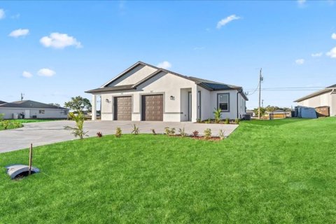 Immobilier commercial à vendre à Cape Coral, Floride: 12 chambres, 232.07 m2 № 2211592 - photo 3