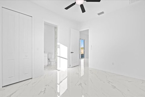 Immobilier commercial à vendre à Cape Coral, Floride: 12 chambres, 232.07 m2 № 2211592 - photo 17
