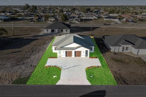 Immobilier commercial à vendre à Cape Coral, Floride: 12 chambres, 232.07 m2 № 2211592 - photo 4