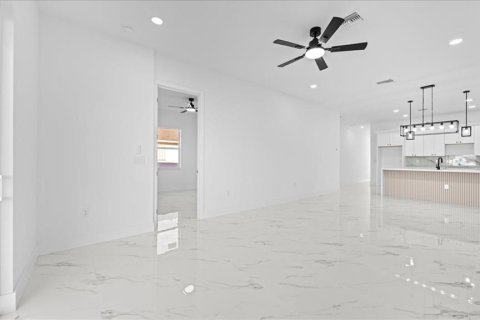 Immobilier commercial à vendre à Cape Coral, Floride: 12 chambres, 232.07 m2 № 2211592 - photo 12