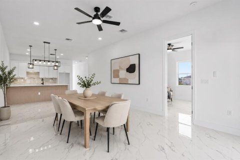 Immobilier commercial à vendre à Cape Coral, Floride: 12 chambres, 232.07 m2 № 2211592 - photo 11