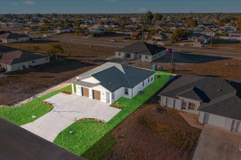 Immobilier commercial à vendre à Cape Coral, Floride: 12 chambres, 232.07 m2 № 2211592 - photo 5
