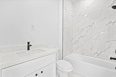 Immobilier commercial à vendre à Cape Coral, Floride: 12 chambres, 232.07 m2 № 2211592 - photo 15