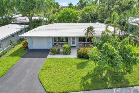 House in Lauderdale-by-the-Sea, Florida 2 bedrooms, 158.96 sq.m. № 1931294 - photo 2