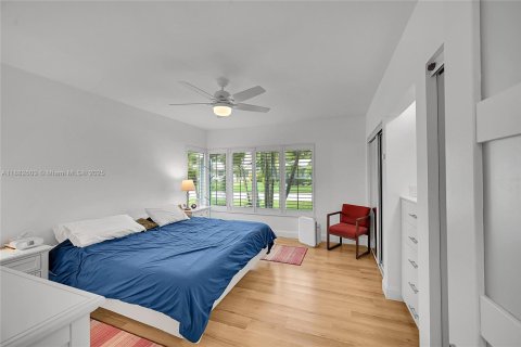 House in Lauderdale-by-the-Sea, Florida 2 bedrooms, 158.96 sq.m. № 1931294 - photo 17