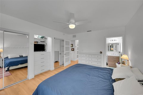 House in Lauderdale-by-the-Sea, Florida 2 bedrooms, 158.96 sq.m. № 1931294 - photo 19