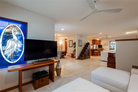 House in Tampa, Florida 3 bedrooms, 199.74 sq.m. № 2334012 - photo 12