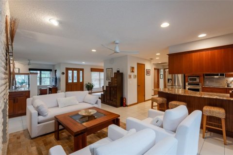 House in Tampa, Florida 3 bedrooms, 199.74 sq.m. № 2334012 - photo 14