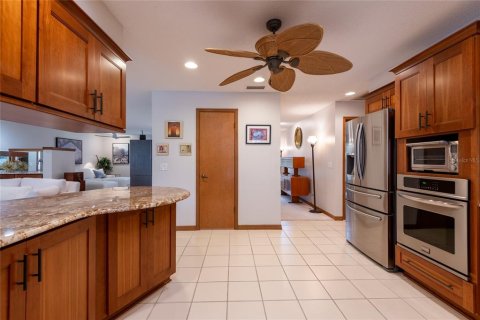 House in Tampa, Florida 3 bedrooms, 199.74 sq.m. № 2334012 - photo 18