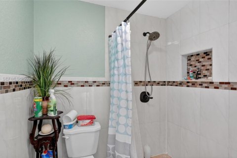 Casa en venta en Miami Gardens, Florida, 3 dormitorios, 199.83 m2 № 2185869 - foto 18