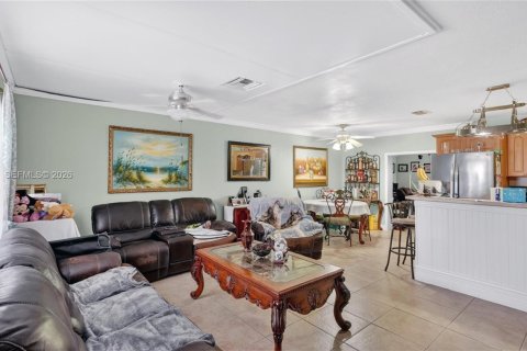 Casa en venta en Miami Gardens, Florida, 3 dormitorios, 199.83 m2 № 2185869 - foto 5