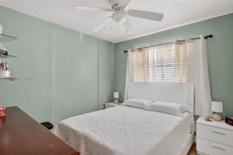 Casa en venta en Miami Gardens, Florida, 3 dormitorios, 199.83 m2 № 2185869 - foto 15