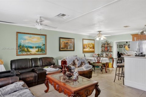 Casa en venta en Miami Gardens, Florida, 3 dormitorios, 199.83 m2 № 2185869 - foto 6