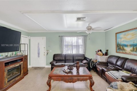 Casa en venta en Miami Gardens, Florida, 3 dormitorios, 199.83 m2 № 2185869 - foto 7