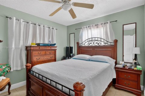Casa en venta en Miami Gardens, Florida, 3 dormitorios, 199.83 m2 № 2185869 - foto 16