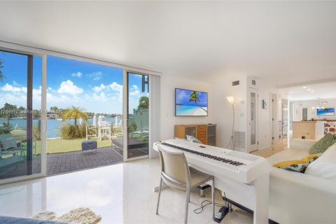Copropriété à vendre à Miami Beach, Floride: 3 chambres, 133.78 m2 № 2012305 - photo 2