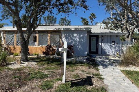 House in Longboat Key, Florida 3 bedrooms, 115.29 sq.m. № 1855857 - photo 1