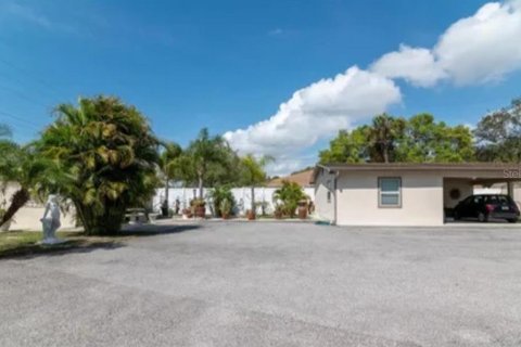 Commercial property in Tampa, Florida 167.6 sq.m. № 1631862 - photo 3