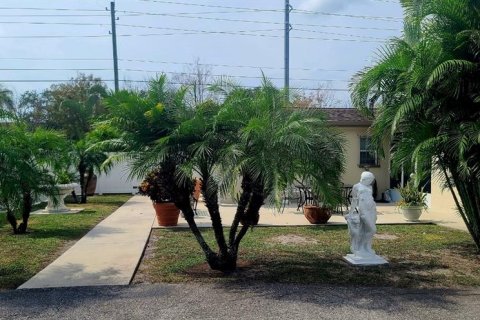 Commercial property in Tampa, Florida 167.6 sq.m. № 1631862 - photo 6