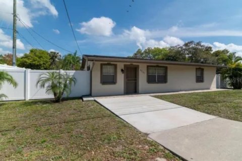 Commercial property in Tampa, Florida 167.6 sq.m. № 1631862 - photo 2