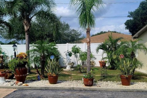 Commercial property in Tampa, Florida 167.6 sq.m. № 1631862 - photo 8
