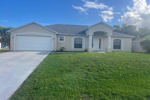 Villa ou maison à Lehigh Acres, Floride 4 chambres, 185.15 m2 № 2089635