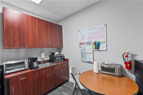 Propiedad comercial en venta en Davie, Florida № 1940400 - foto 16