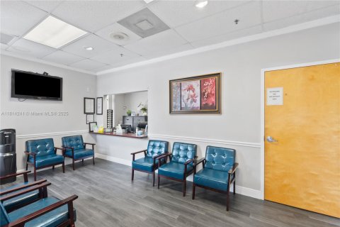 Propiedad comercial en venta en Davie, Florida № 1940400 - foto 4