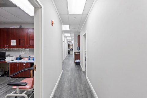 Propiedad comercial en venta en Davie, Florida № 1940400 - foto 12