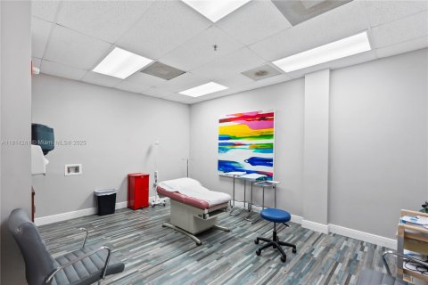 Propiedad comercial en venta en Davie, Florida № 1940400 - foto 10