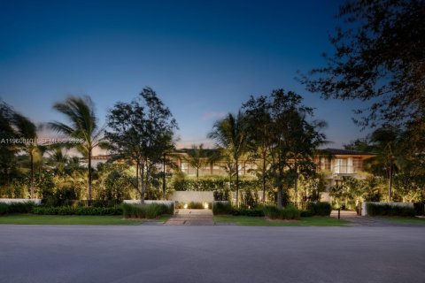 Villa ou maison à vendre à Coral Gables, Floride: 6 chambres, 744.7 m2 № 2025072 - photo 2