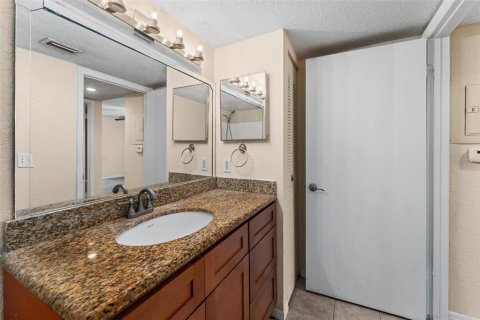 Condo in Orlando, Florida, 1 bedroom  № 1651251 - photo 14