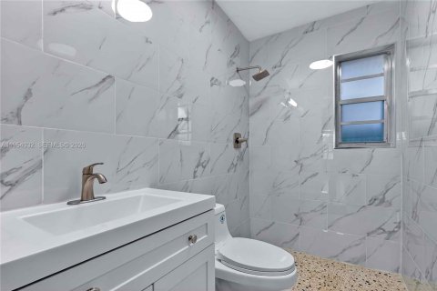 Villa ou maison à vendre à Miami, Floride: 5 chambres, 180.79 m2 № 2011135 - photo 25