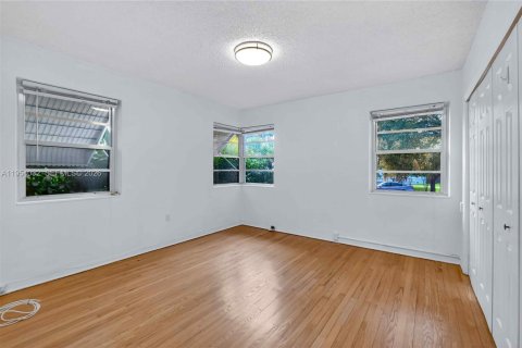 Villa ou maison à vendre à Miami, Floride: 5 chambres, 180.79 m2 № 2011135 - photo 24