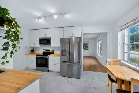 Villa ou maison à vendre à Miami, Floride: 5 chambres, 180.79 m2 № 2011135 - photo 8