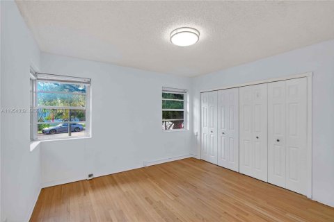 Villa ou maison à vendre à Miami, Floride: 5 chambres, 180.79 m2 № 2011135 - photo 26