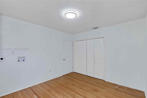 Villa ou maison à vendre à Miami, Floride: 5 chambres, 180.79 m2 № 2011135 - photo 23