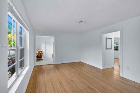 Villa ou maison à vendre à Miami, Floride: 5 chambres, 180.79 m2 № 2011135 - photo 7